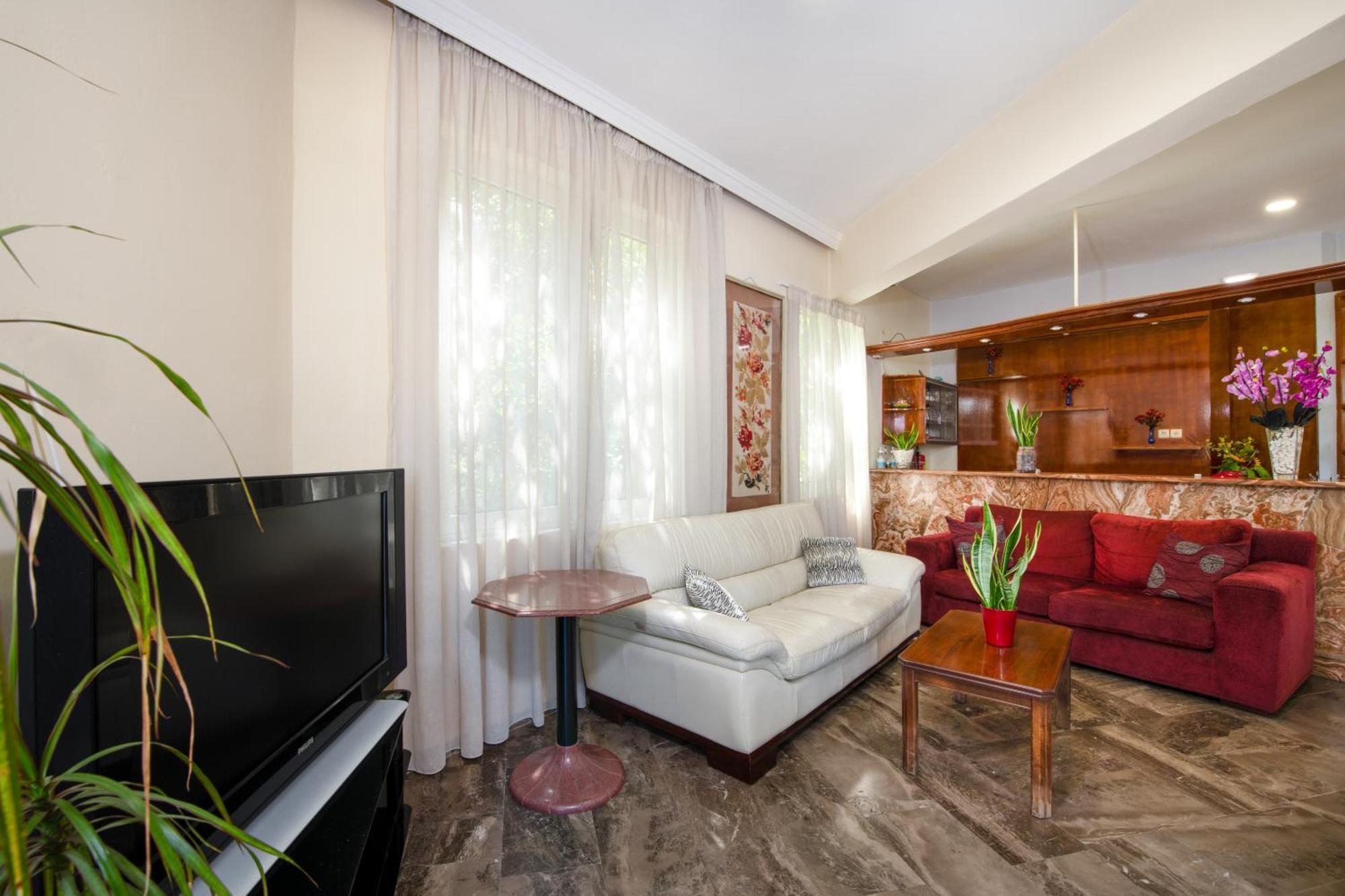 Labyrinth Hotel Jeorjúpoli Kültér fotó